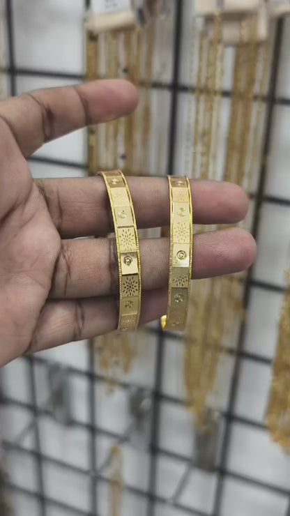 Gold plated bangle - p100